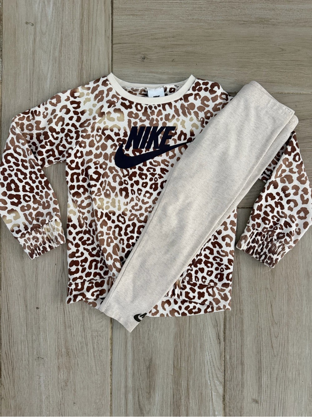 Nike Girls' Leopard Print Top with Cream Leggings - Brown/White - Picture 2 of 6